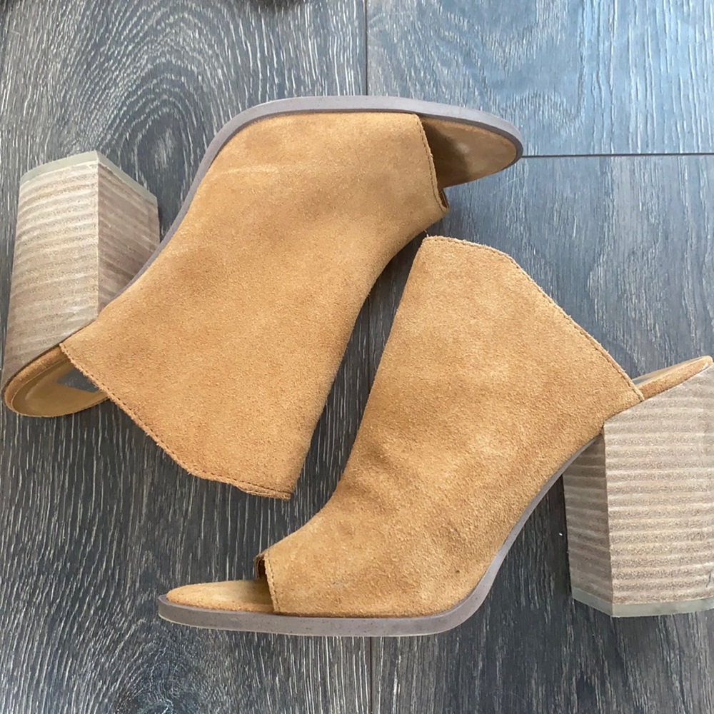 Mules style open toe heel